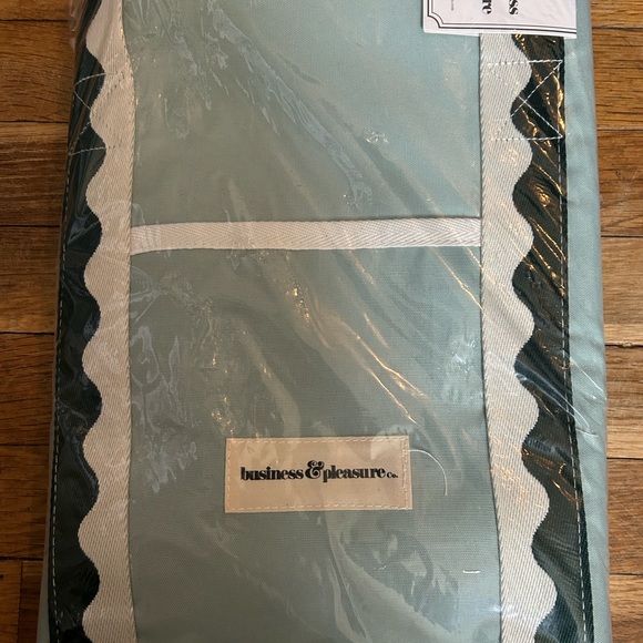 BNWT BUSINESS & PLEASURE COOLER BAG - Picture 10 of 13